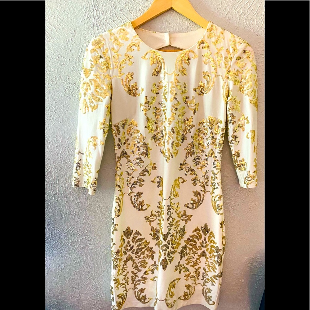 Very pretty sequence dress ! Perfect for nye !